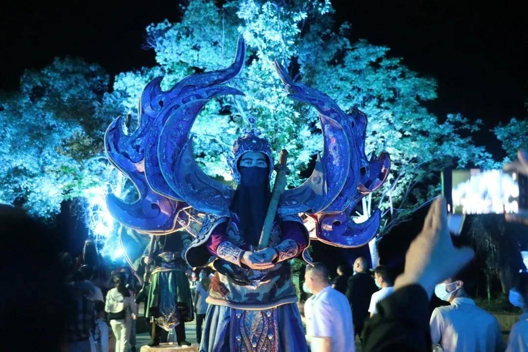 苏菲亚和安伯的休闲装