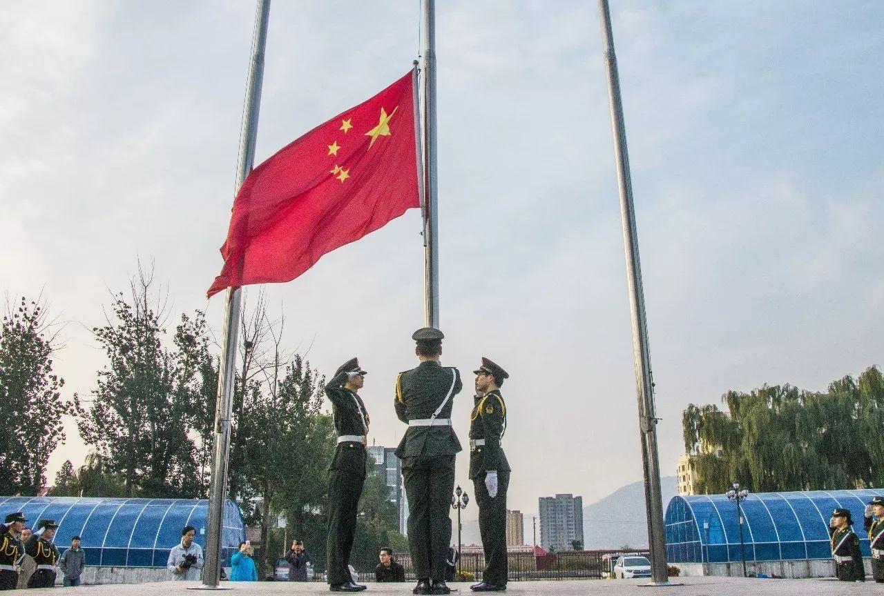 这是警察
